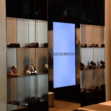 avm-armani-digital-signage